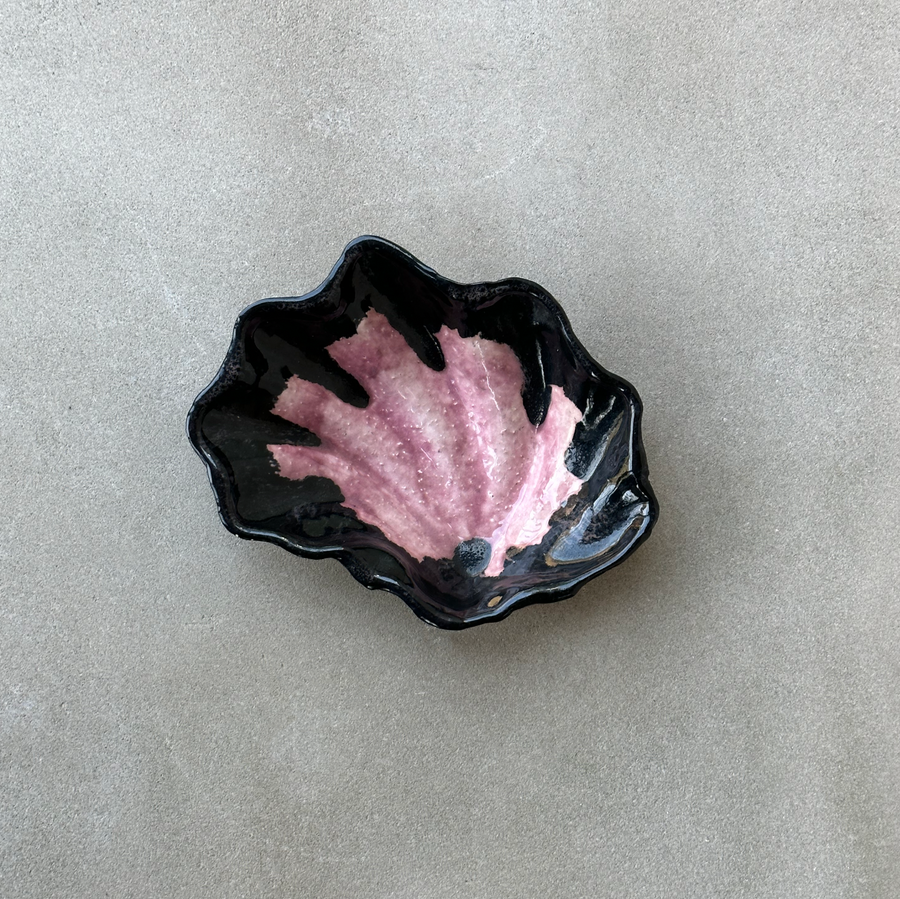 Vintage Black and Pink Clamshell Pottery
