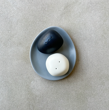 Salt & Pepper set of 3 / gray tray