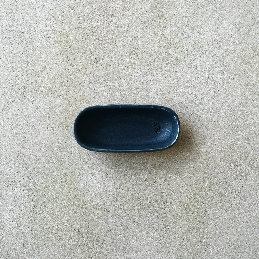 Oval Tray / Jet Black