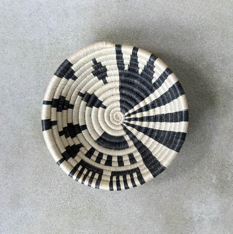 African woven Black/White bowl / small