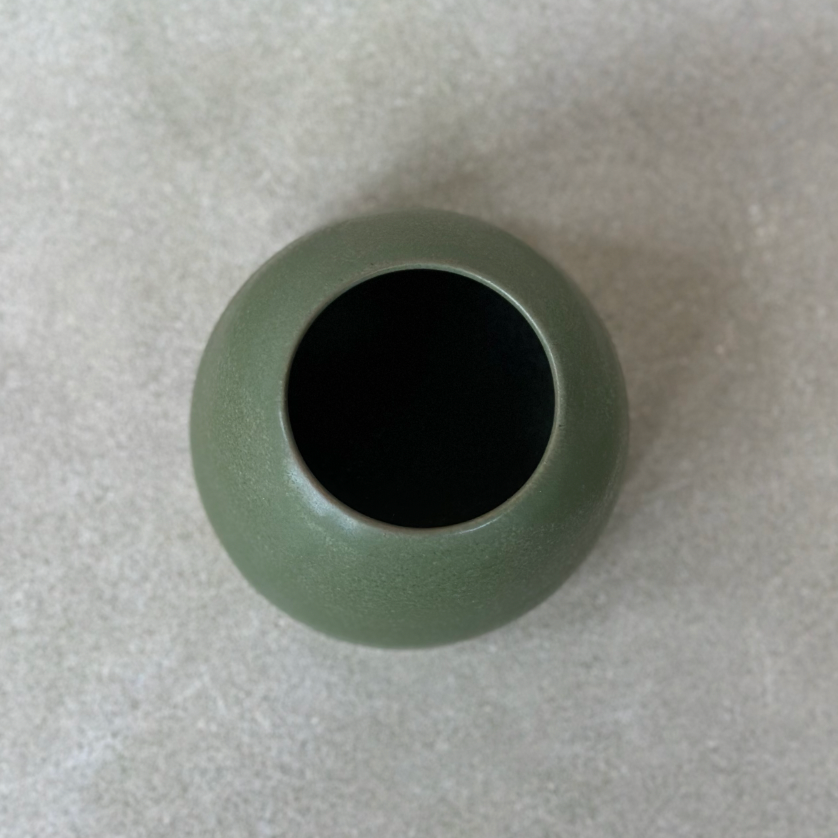 TQD Porcelain Vase / Avocado / Medium