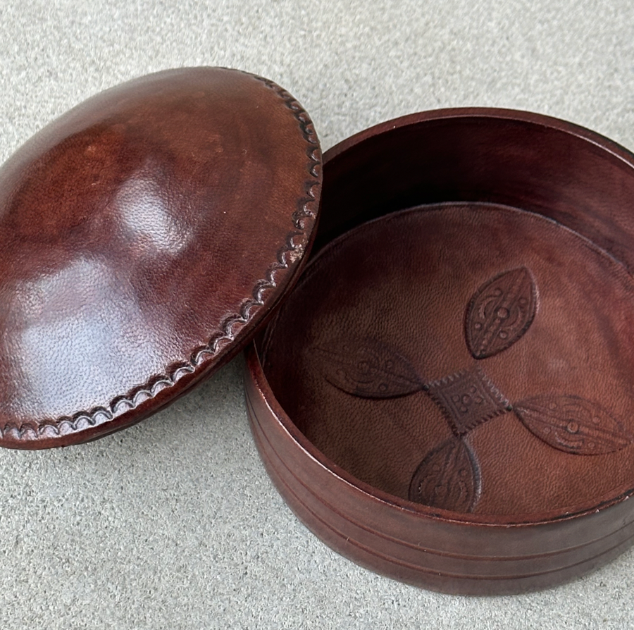 African small round leather box / brown