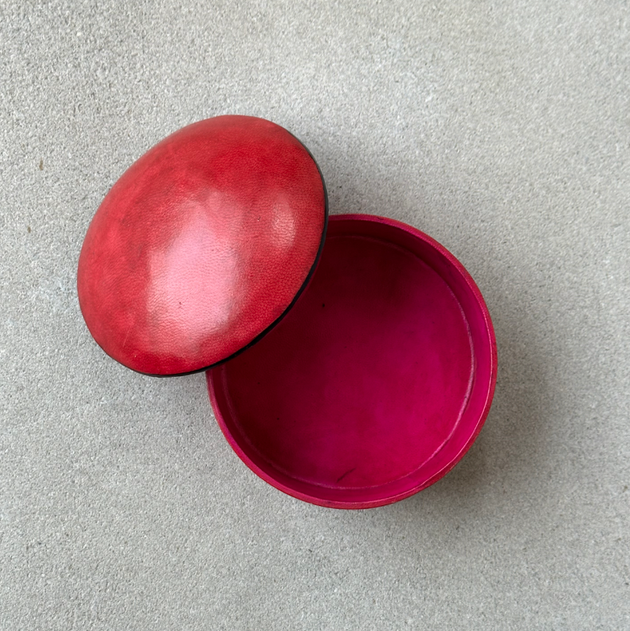 African small round leather box / magenta