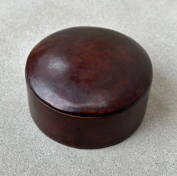 African small round leather box / Chocolate