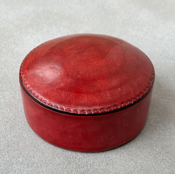 African medium round leather box / radish