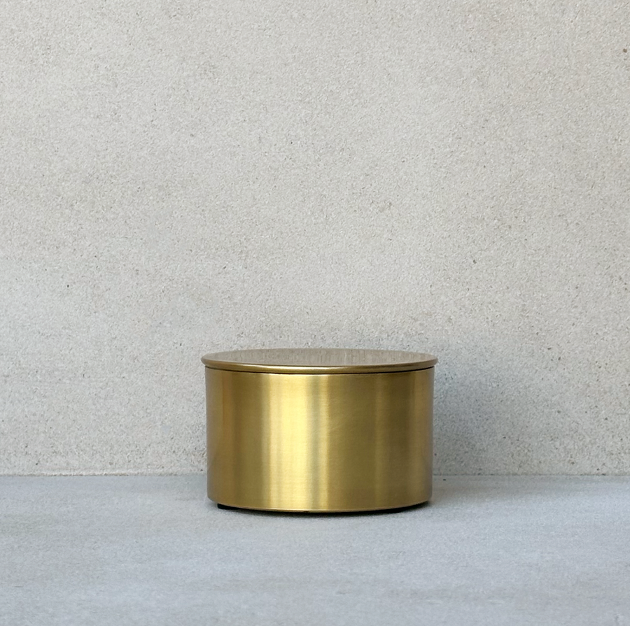 Cache With Lid in Gold Finish