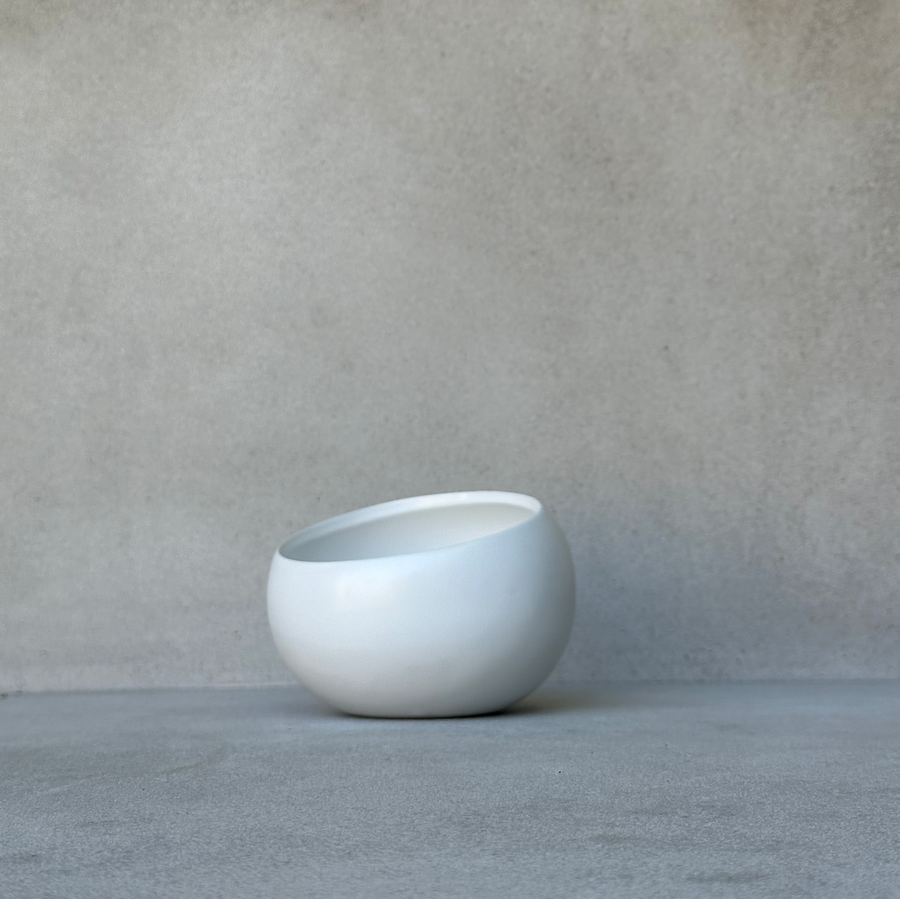 SIMPLE ANGLED CERAMIC BOWL