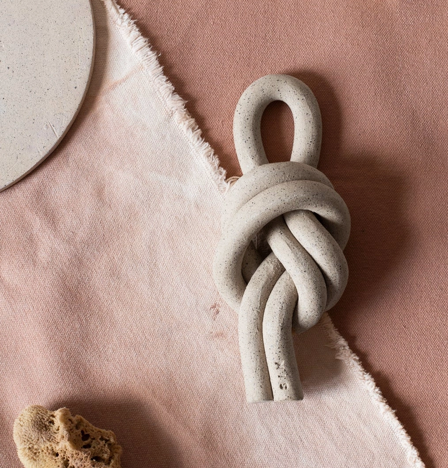 Overhand Knot, Sand
