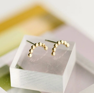 Hammered Dot Arch Stud Earrings in Gold