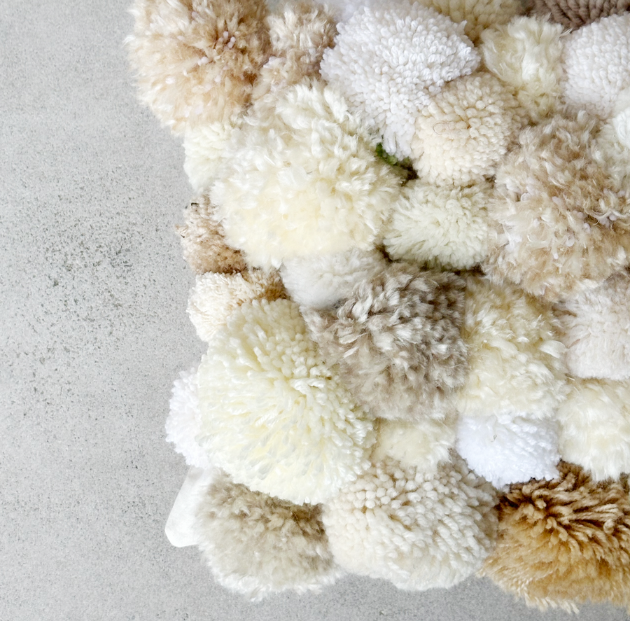 Pom Pom Pillow / Ivory