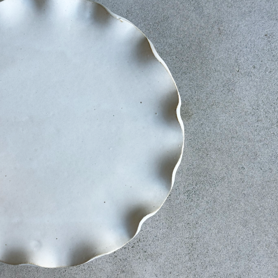 Ruffle Edge Pedestal