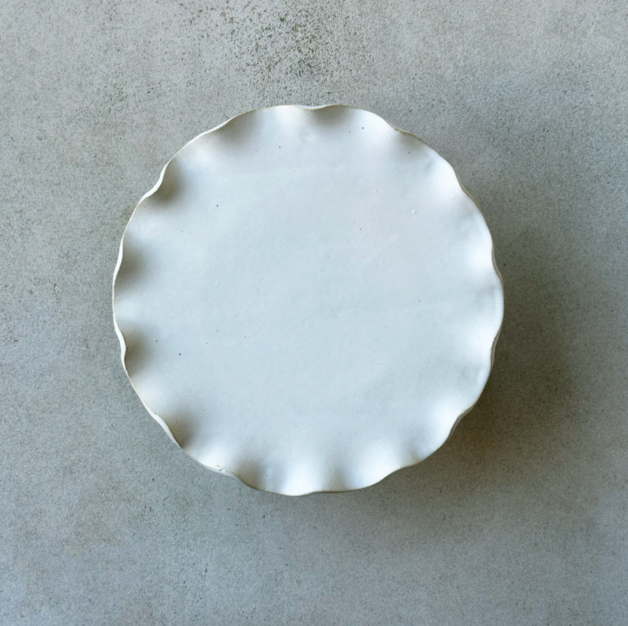 Ruffle Edge Pedestal