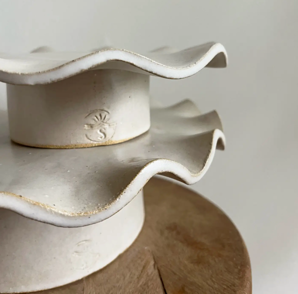 Ruffle Edge Pedestal