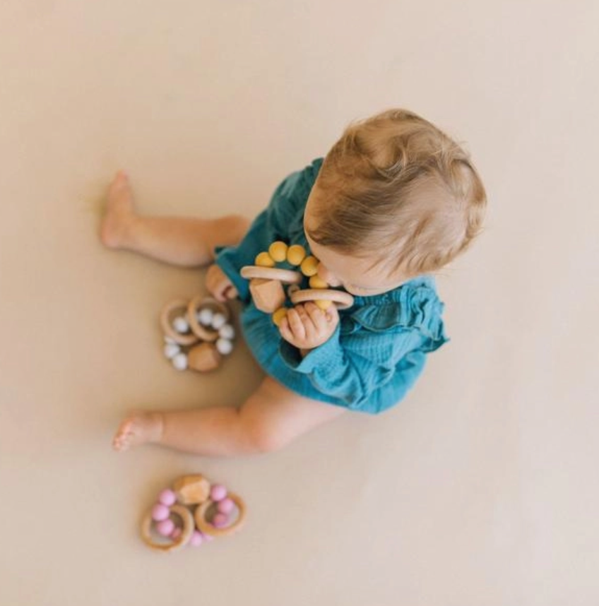 Hayes Silicone + Wood Teether / Mustard
