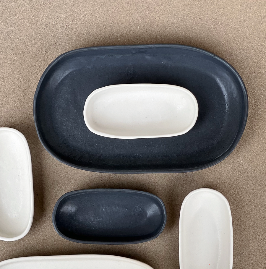 Oval Tray / Jet Black