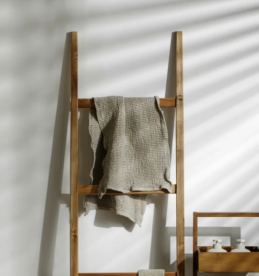 Linen waffle bathroom towel / Medium