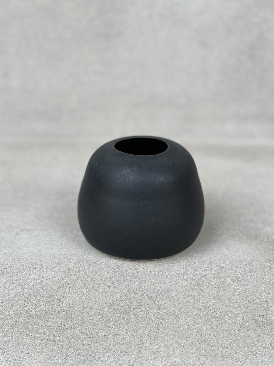 TQD Porcelain Vase / Medium Black