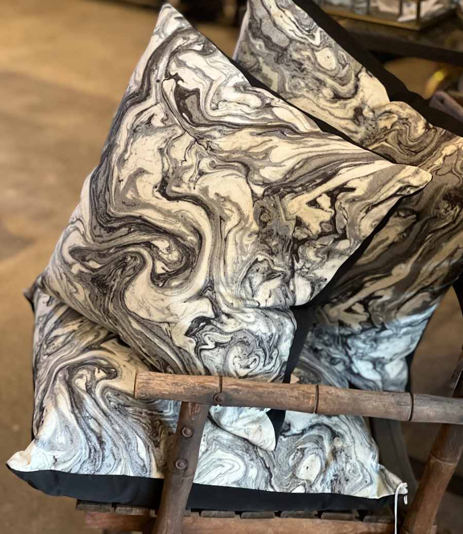 Postma Handmade Marbled Pillow / 18