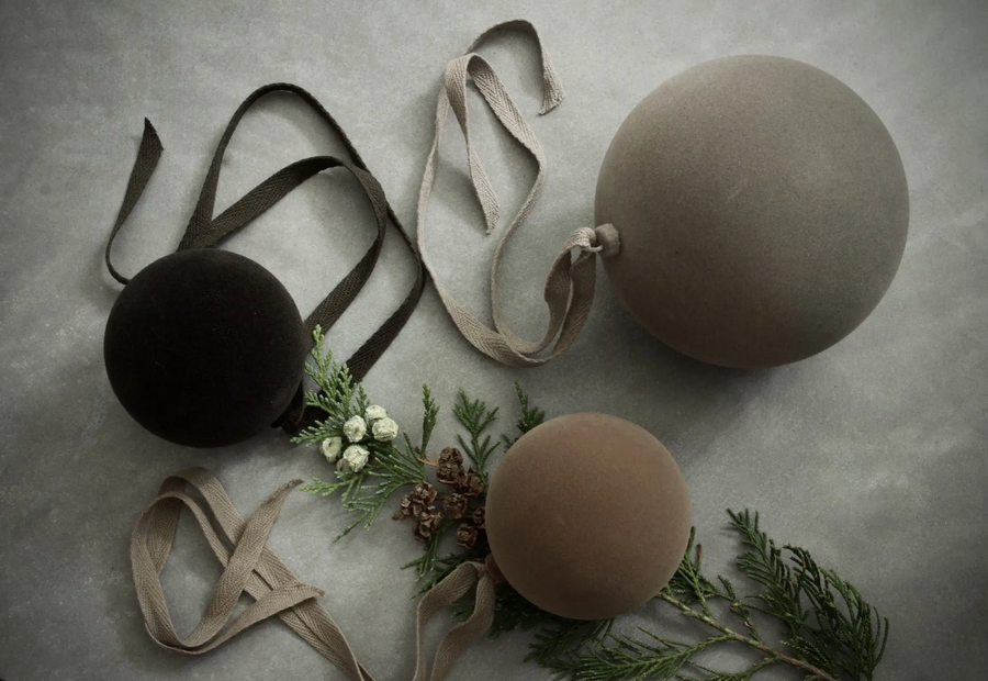 Velvet chocolate ornament / large
