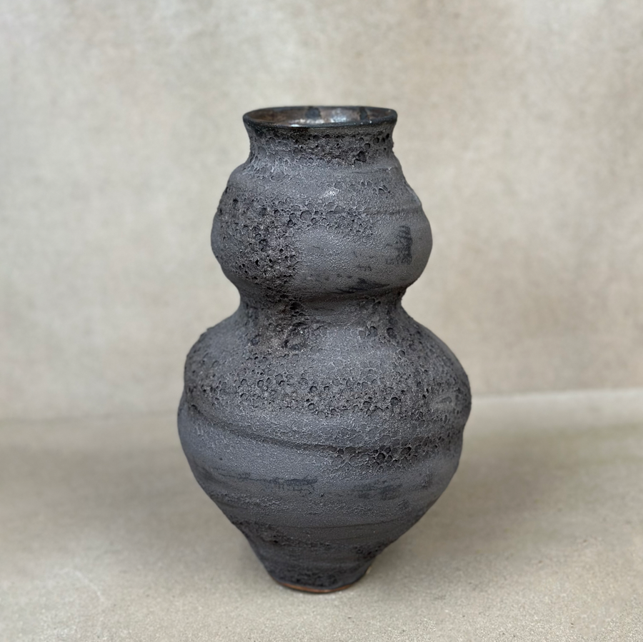 Goldie Pot Dark Magma Grande Vase