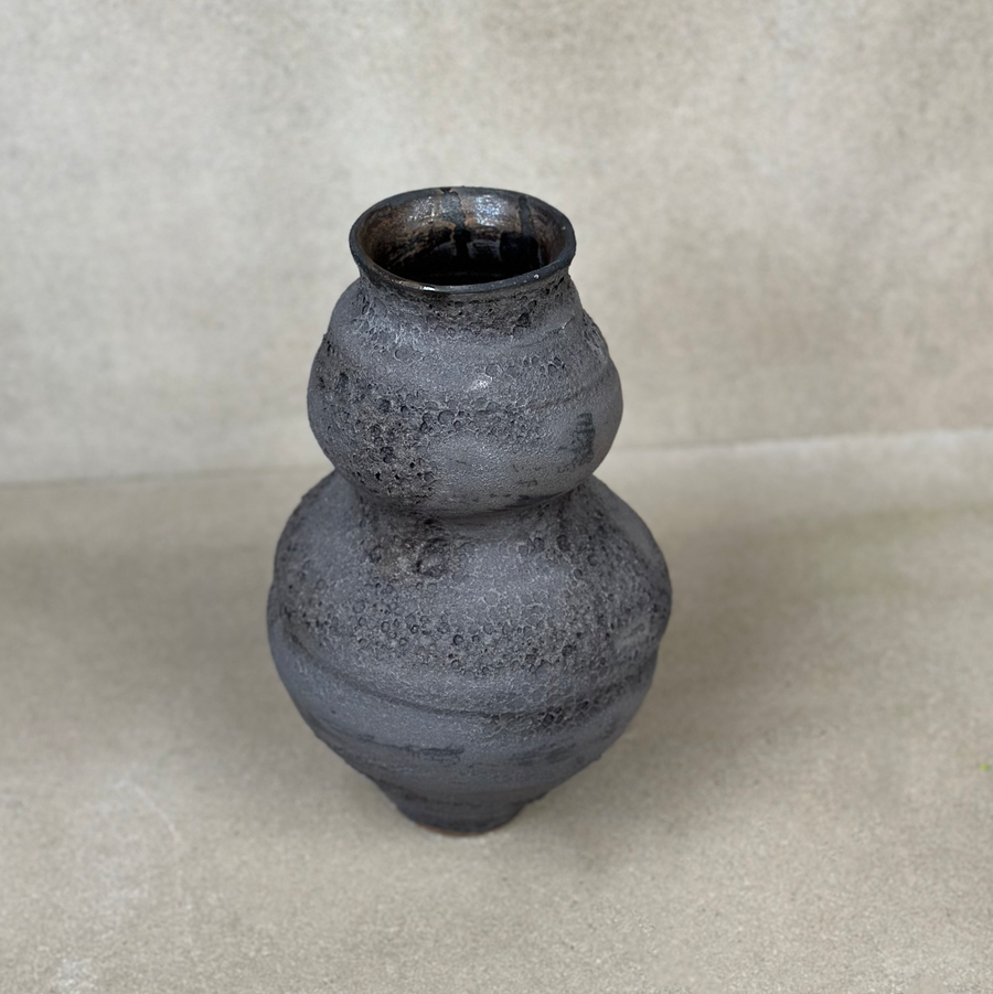 Goldie Pot Dark Magma Grande Vase