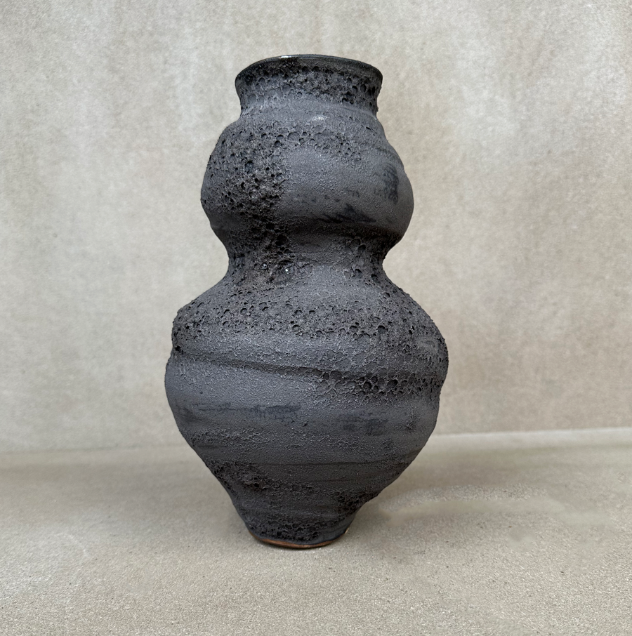 Goldie Pot Dark Magma Grande Vase