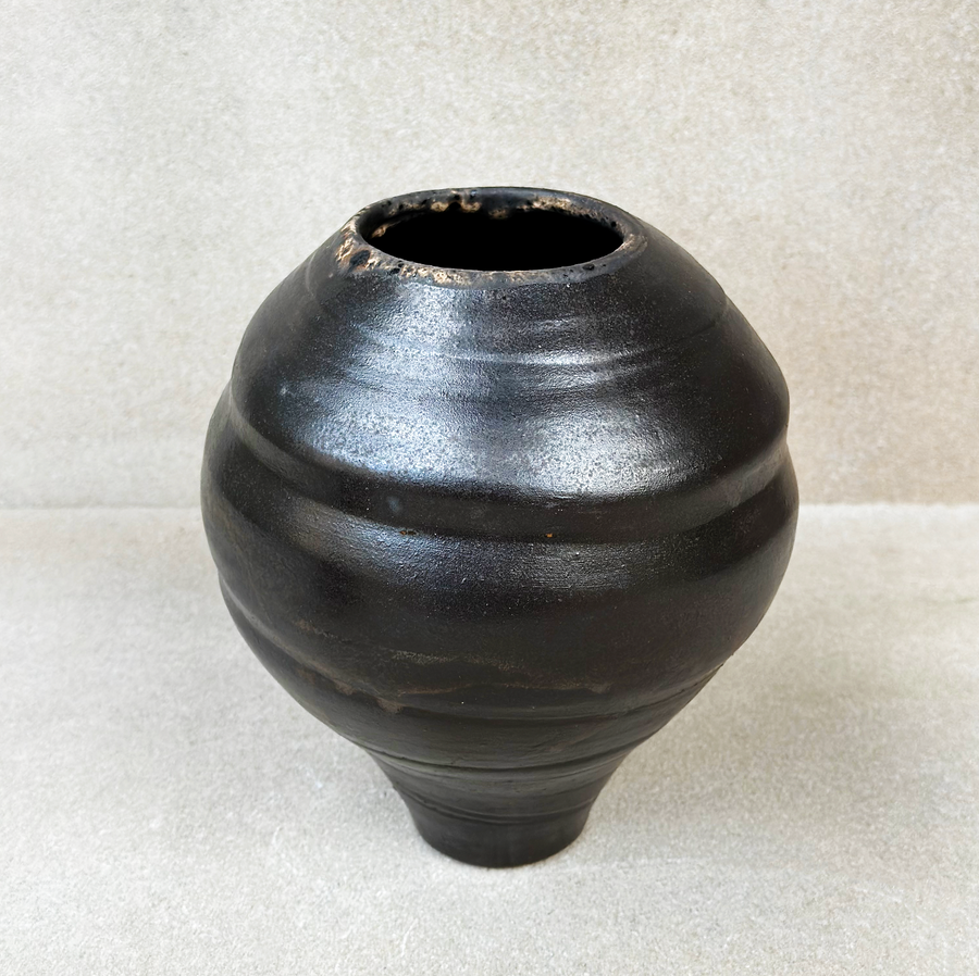 Goldie Black Wavy Orb Vase