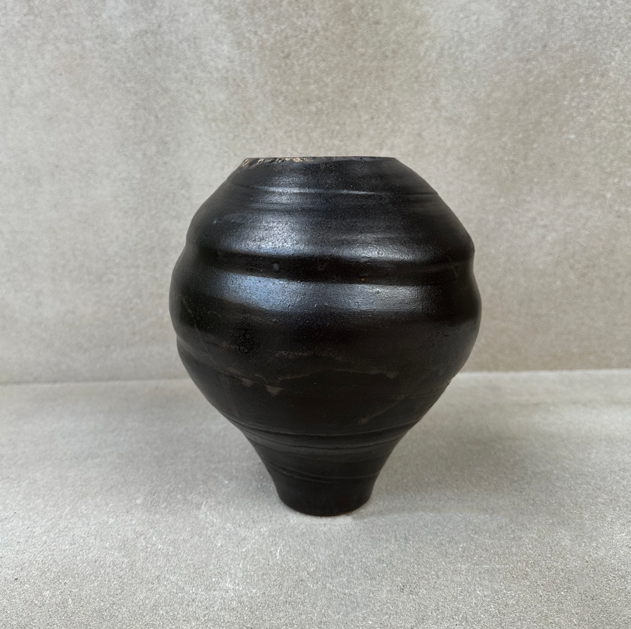 Goldie Black Wavy Orb Vase