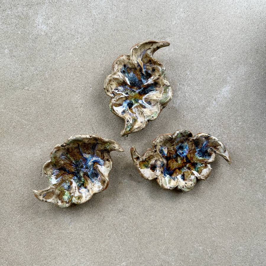 Goldie Pot Scalloped Wing Dish