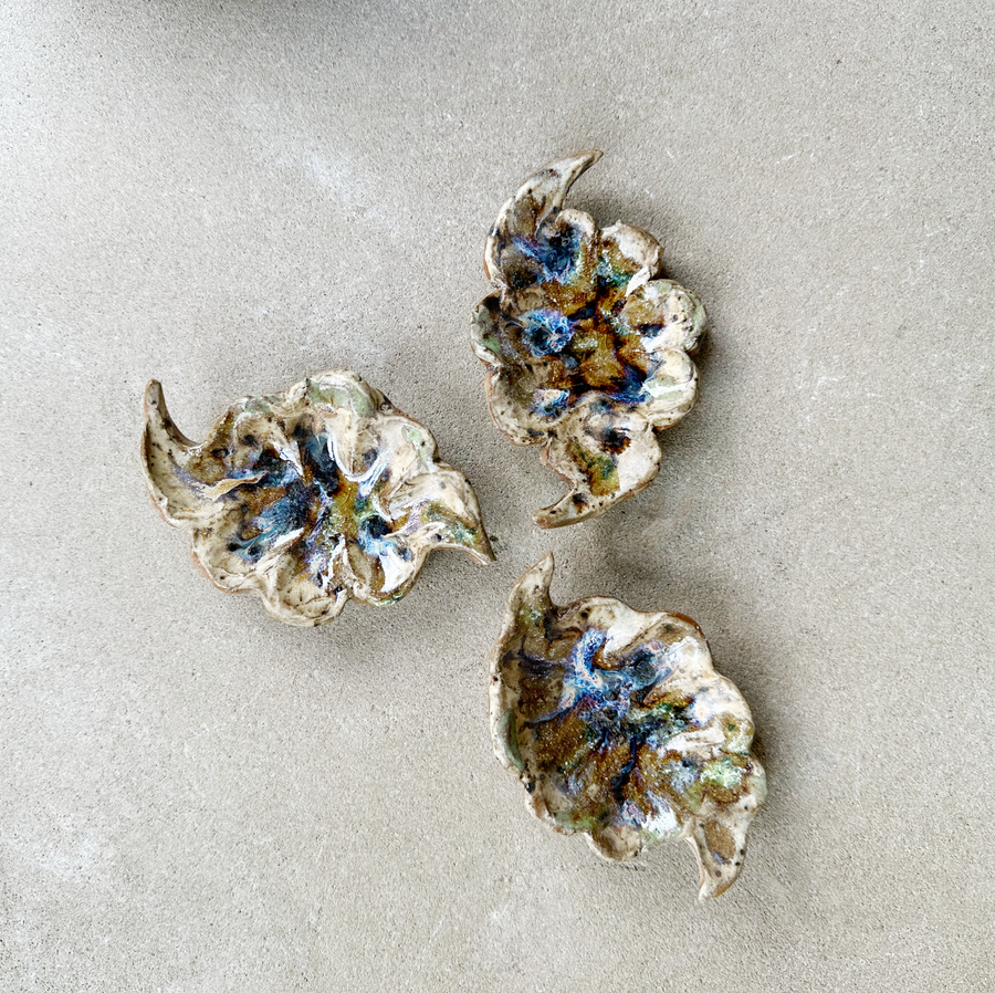 Goldie Pot Scalloped Wing Dish