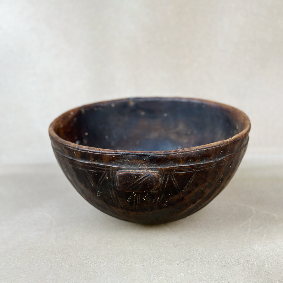 Hausa Engraved Wooden Bowl / Small